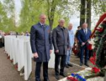Секретарь реготделения ЕР Александр Козловский почтил память защитников Родины