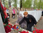 Секретарь реготделения ЕР Александр Козловский почтил память защитников Родины