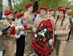 Секретарь реготделения ЕР Александр Козловский почтил память защитников Родины