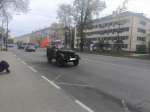 На Октябрьском проспекте в Пскове проезжает автоколонна в честь Дня Победы