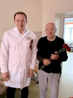 Главврач Псковской областной больницы навестил ветеранов, проходящих лечение в стационаре
