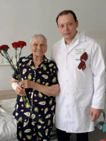 Главврач Псковской областной больницы навестил ветеранов, проходящих лечение в стационаре
