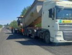 На дороге Остров – Вышгородок приступили к укладке асфальта