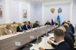 Михаил Ведерников накануне отчета провел встречи с представителями фракций областного Собрания депутатов