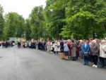 Памятник псковскому скомороху открыли к юбилею Псковского драмтеатра