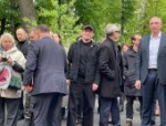 Памятник псковскому скомороху открыли к юбилею Псковского драмтеатра