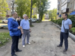 Двор на улице Ботвина в Великих Луках асфальтируют по наказу избирателей