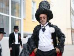 Пушкинское шествие проходит по улицам Пскова