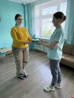 Шеф Ивлев поздравил пациентов Детской областной больницы Пскова и передал им подарки