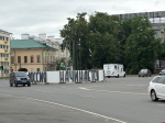 Фотофакт: На Октябрьской площади в Пскове ставят новую инсталляцию