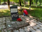 Волонтёры привели в порядок мемориал детям войны в Бежаницком районе