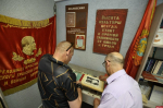 Участники СВО осмотрели ретро-парк и новые автобусы «Псковпассажиравтотранса» на профтуре