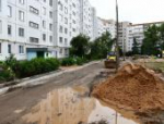 Начался ремонт двора на улице Западной в Пскове