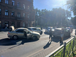 ДТП с участием трех легковушек произошло на Октябрьском проспекте в Пскове