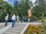 Михаил Ведерников оценил результат работ по благоустройству территории в Дедовичах