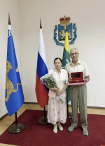Памятный знак за 50 лет брака вручили семье Васильевых в Пушкинских Горах