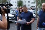 Ведерников осмотрел благоустроенный двор в Пскове