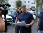 Михаил Ведерников осмотрел благоустроенную дворовую территорию на улице Западной в Пскове