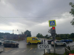 Полиция устанавливает виновника ДТП в Пскове с участием спецтранспорта с маячками