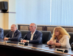 От скоростного поезда до фиджитал-спорта: Александр Козловский пообщался с великолукскими заводчанами