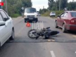 Мотоцикл с двумя мужчинами столкнулся с автомобилем в Псковском районе