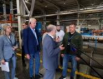 Михаил Ведерников посетил кабельный завод «Алюр» в Великих Луках