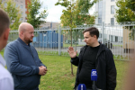Борис Елкин осмотрел зелёное насаждение возле Детской областной больницы