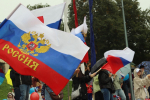 Флешмоб в честь Дня Государственного флага прошёл в Пскове
