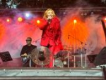 Певица Анастасия Спиридонова выступила перед великолучанами в День города