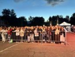 Певица Анастасия Спиридонова выступила перед великолучанами в День города
