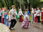 Шествие участников открыло фестиваль «Соловьиная ночь» в Пскове
