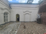 Отделку фасадов завершают в Сретенской церкви Псково-Печерского монастыря