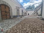 Отделку фасадов завершают в Сретенской церкви Псково-Печерского монастыря