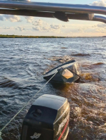 Пограничники спасли двух рыбаков из ледяной воды в Псковско-Чудском озере