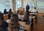 В День финансиста руководитель Управления Федерального казначейства по Псковской области Дмитрий Губин провёл встречу со студентами второго курса факультета «Экономика и финансы» Псковского государственного университета
