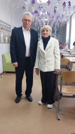 101-летняя жительница Великих Лук проголосовала на выборах в гимназии имени Ковалевской