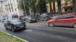 Lexus «протаранил» несколько припаркованных машин на улице Советской в Пскове. ФОТО