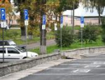 Комфорт и безопасность: в Пскове отремонтировали парковку около областной больницы