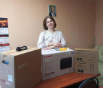 Александр Козловский передал оргтехнику и подарки ветеранам Великих Лук ко Дню пожилого человека