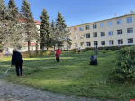 Субботник провели сотрудники администрации в Пушкинских Горах