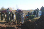 В Дно перезахоронили останки 346 воинов и мирных жителей
