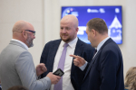 Михаил Ведерников вручил награды псковским журналистам на Международном медиафоруме