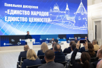 Михаил Ведерников вручил награды псковским журналистам на Международном медиафоруме