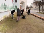 Великолучане провели субботник в будущем Доме молодёжи